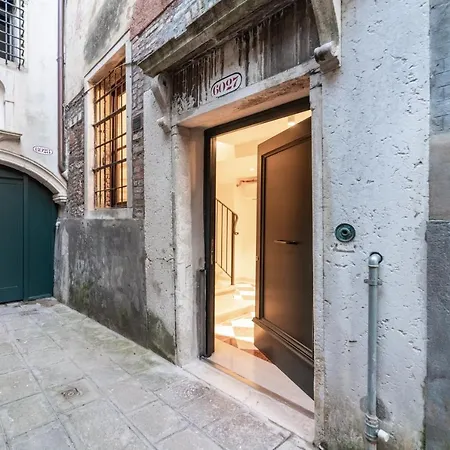 Palazzo Miracoli Venice