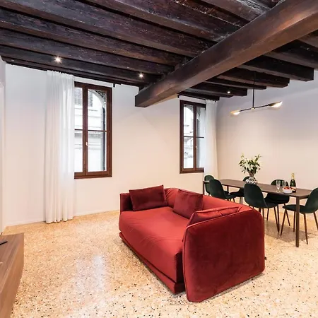 Palazzo Miracoli *