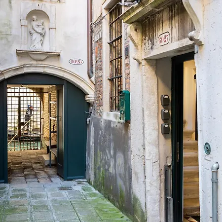 Palazzo Miracoli * Venice