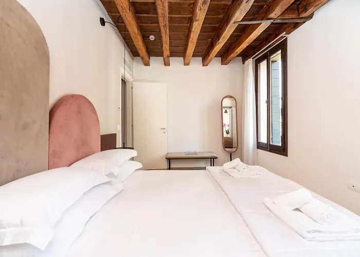 Palazzo Miracoli Венеция