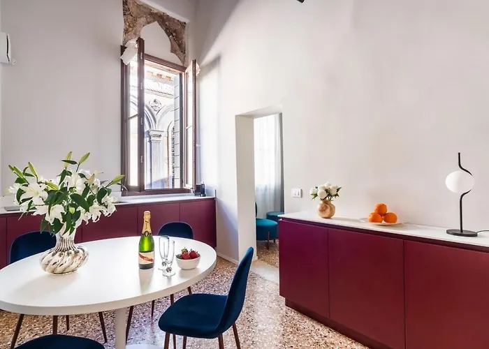 Palazzo Miracoli * Венеция