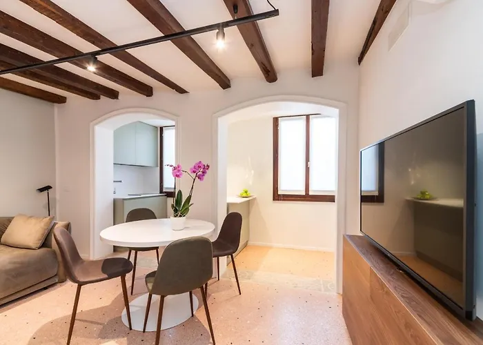 Palazzo Miracoli Апартаменты *