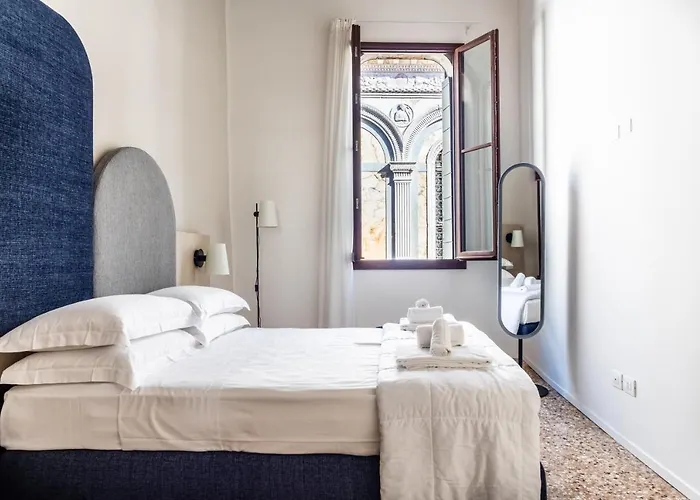 Palazzo Miracoli Венеция