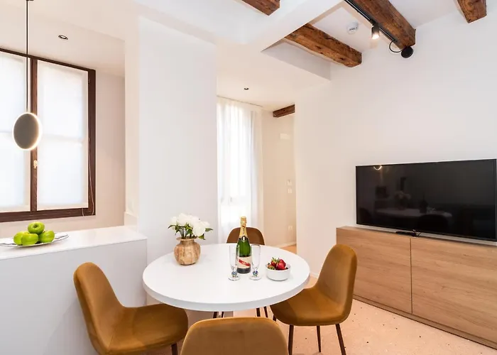 Palazzo Miracoli Апартаменты *