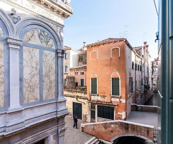 Palazzo Miracoli Венеция