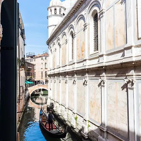 Palazzo Miracoli